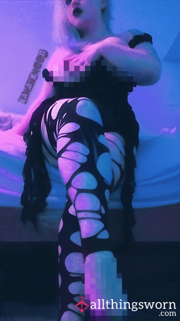 🖤Goth Baddie Showing Off🖤