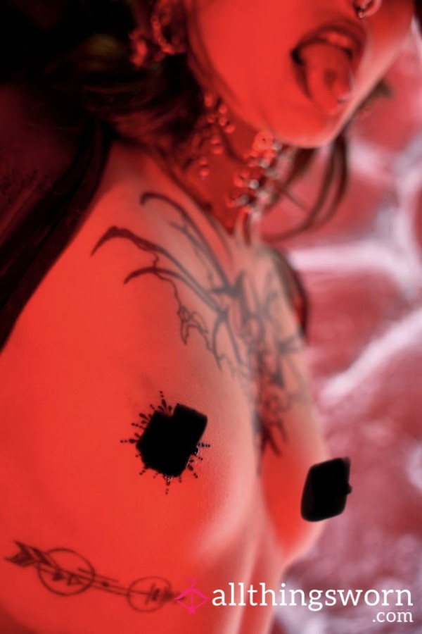 Goth B**bs And Play Sp*t