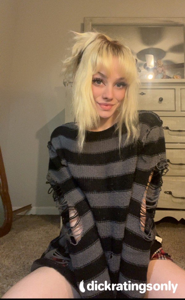 GOTH GIRLS RATES UR D*ck!