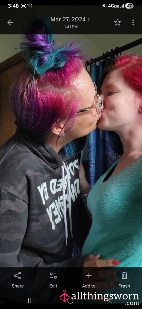 Goth Goddess Gets Down With Her Lesbian Girlfriend
