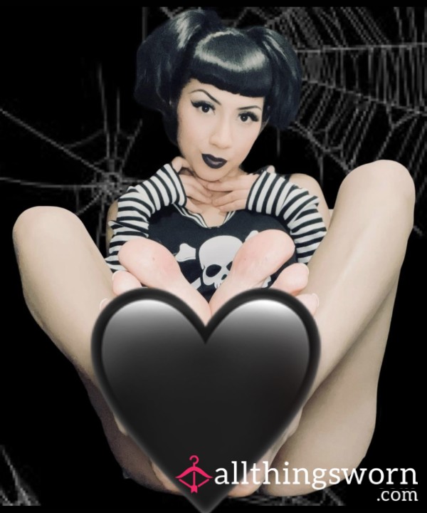 Gothic Cheerleader 📣 Feet 🦶 Pics