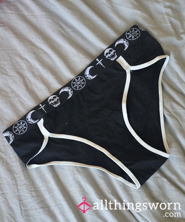 Gothic Panties 😈🖤