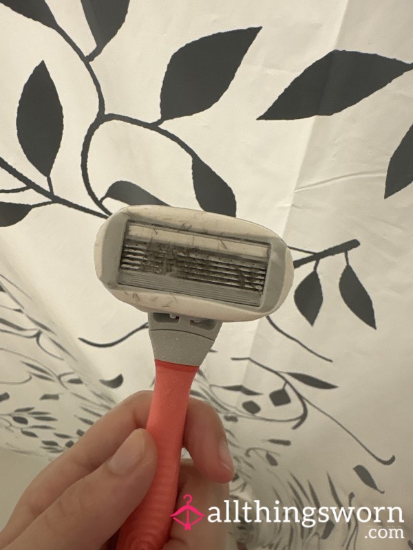 Gothjades Used Razor