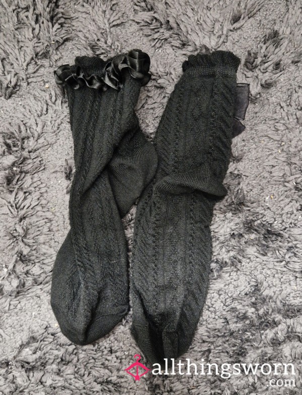 GRADUATION DAY - Black Ruffled Ankle Socks