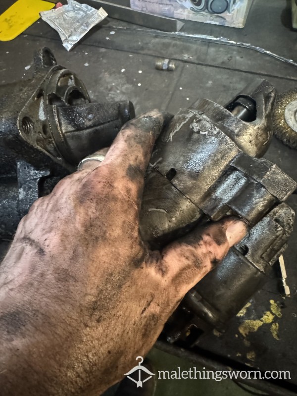 Graffic Up Close Pictures Of My Oily Hands 😈