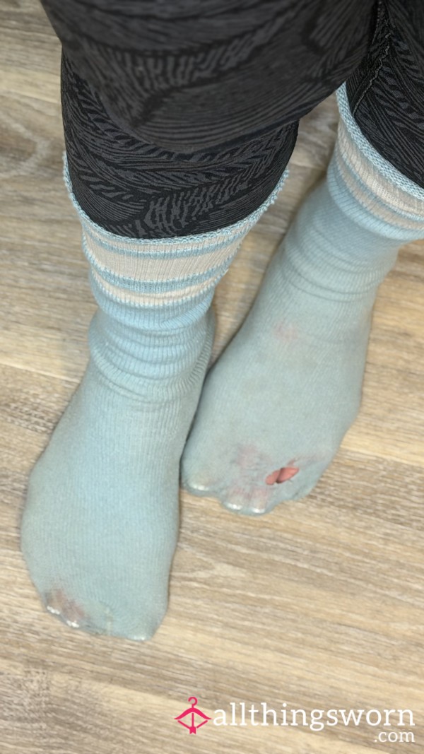 Grannies Quitter Socks With Holes