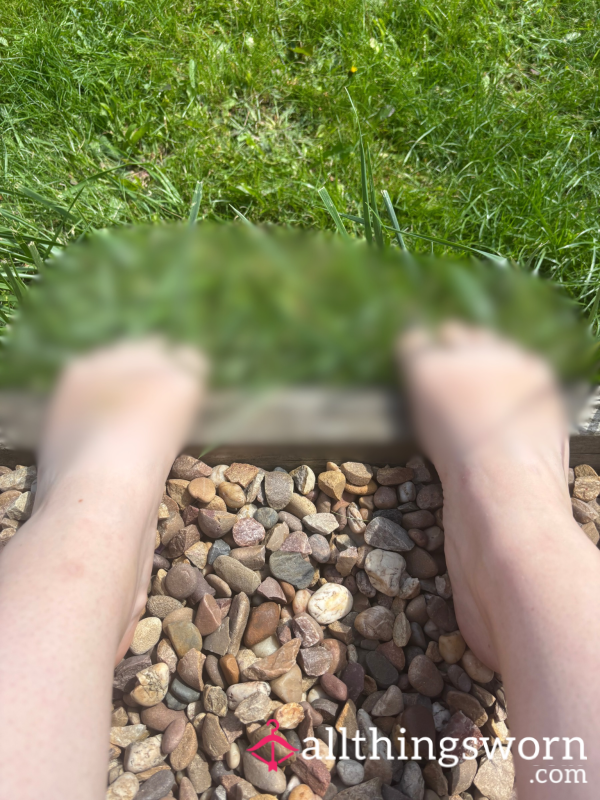 Gra** In Between Toes