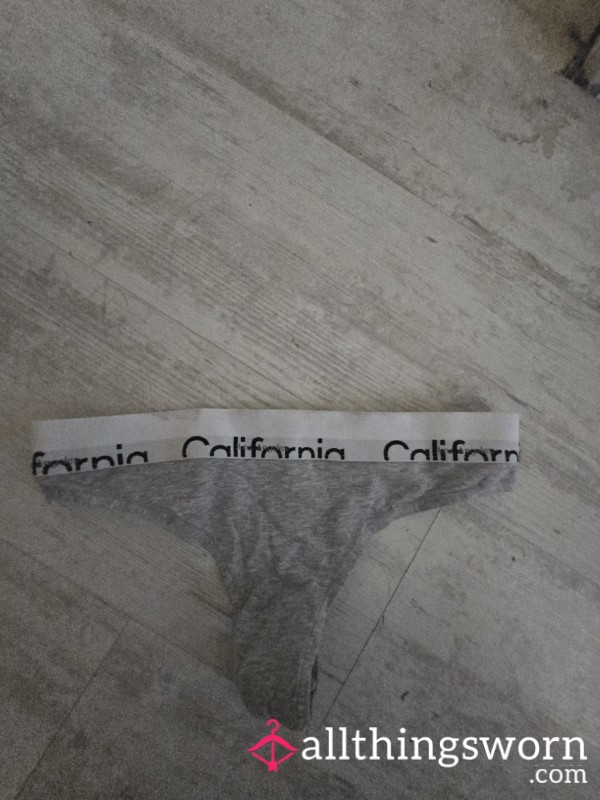 Grauer „California“ Sport-String – Komplett Ungetragen