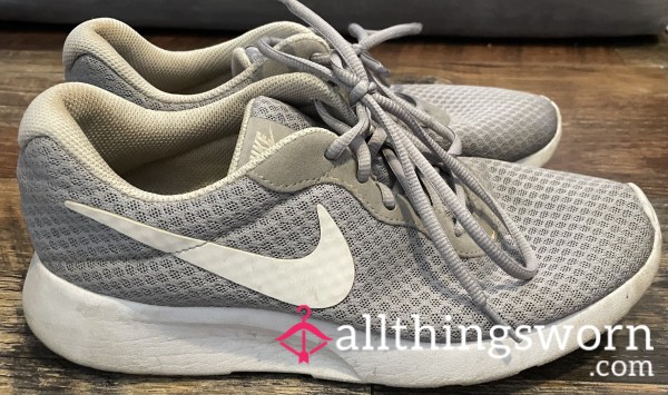 Gray Nike Sneakers 🩶👟