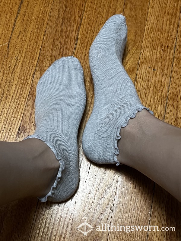 Gray Ruffle Ankle Socks