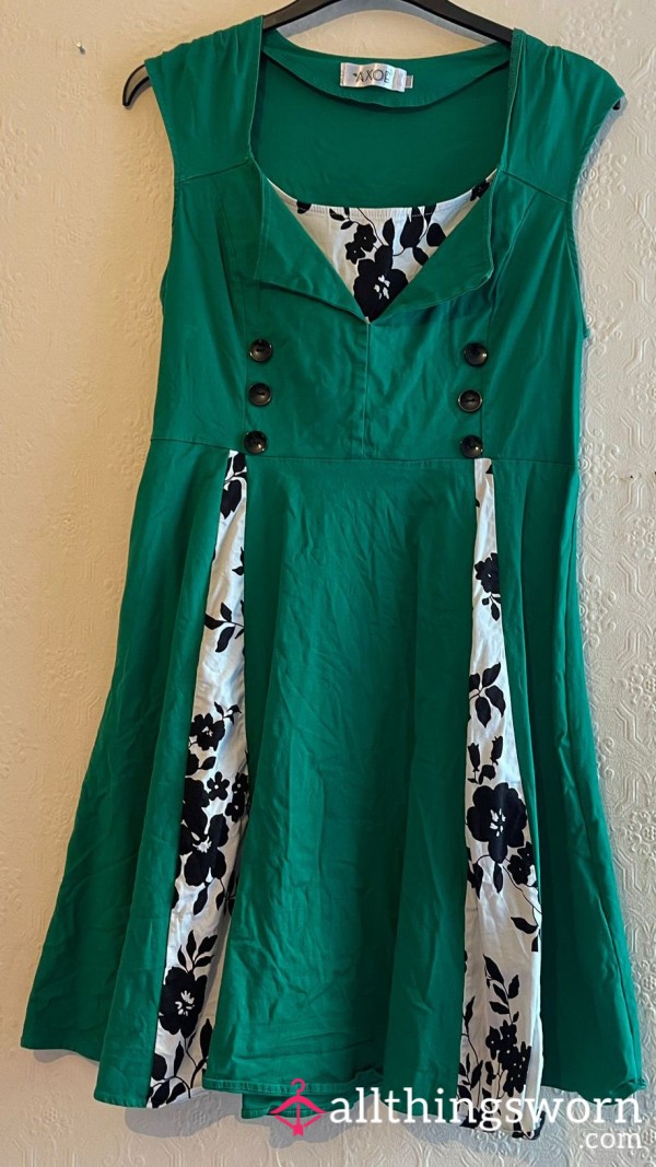 Green Dress With Black And White Pleat Design