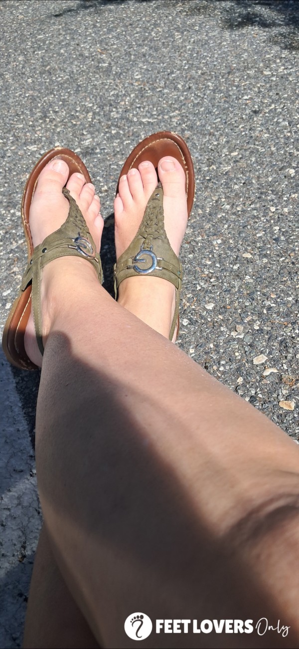 Green 💚 Flat Sandals, Worn Lots