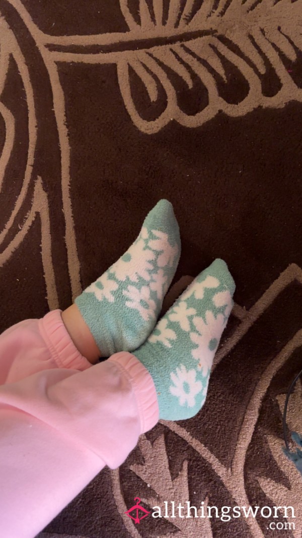 Green Flor*l Fluffy Ankle Socks