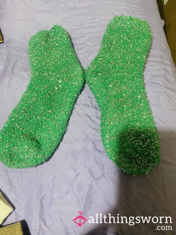 Green Frilly-fuzzy Socks 🧦