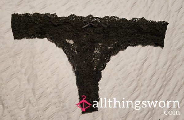 💚 Green Lace Thongs With Bow 💚
