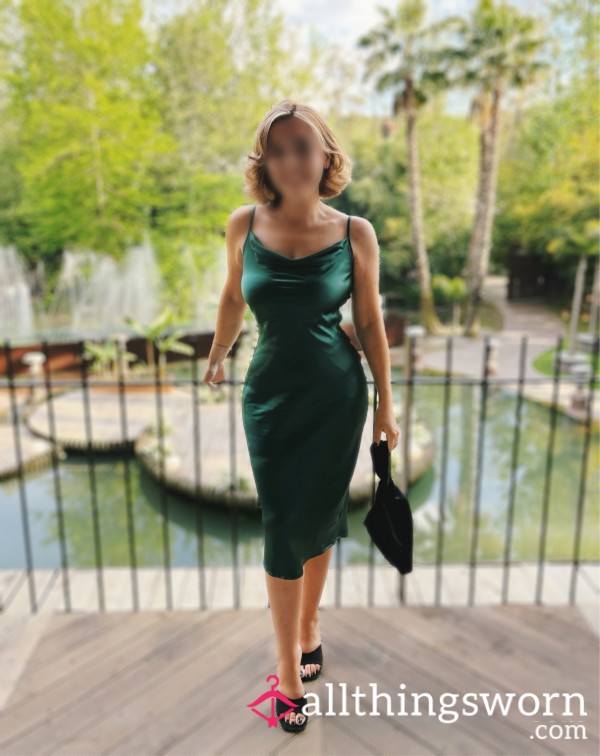 👗💚Green Satin Dress