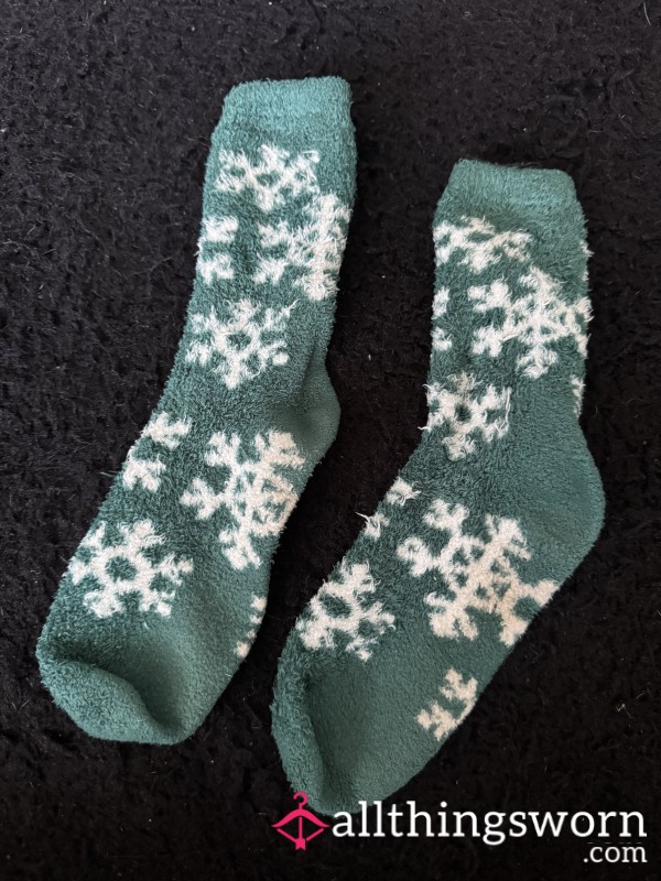 Green Snowflake Cozy Socks 💚