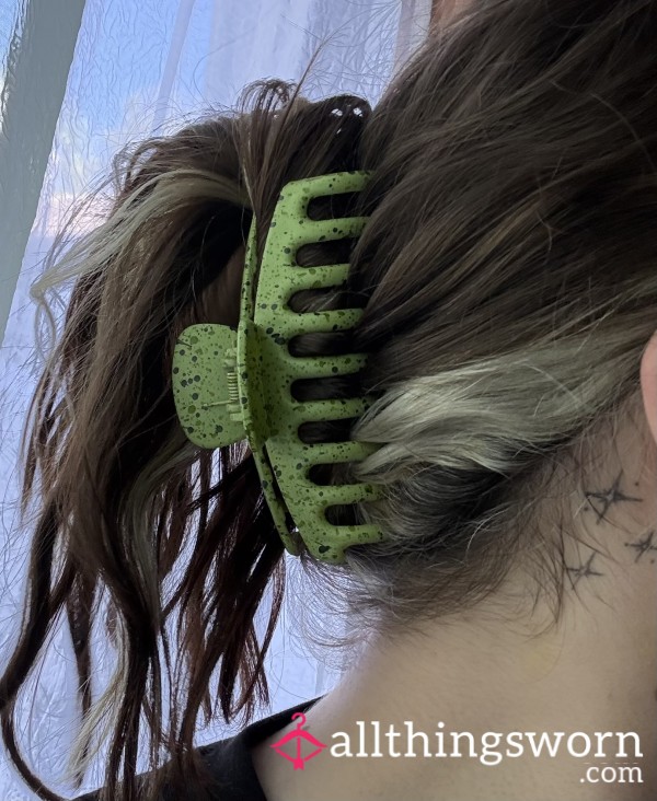 Green W Splatter Hair Clip