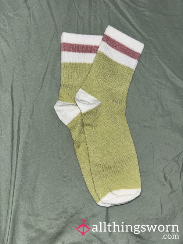 Green & White Crew Socks 🥝