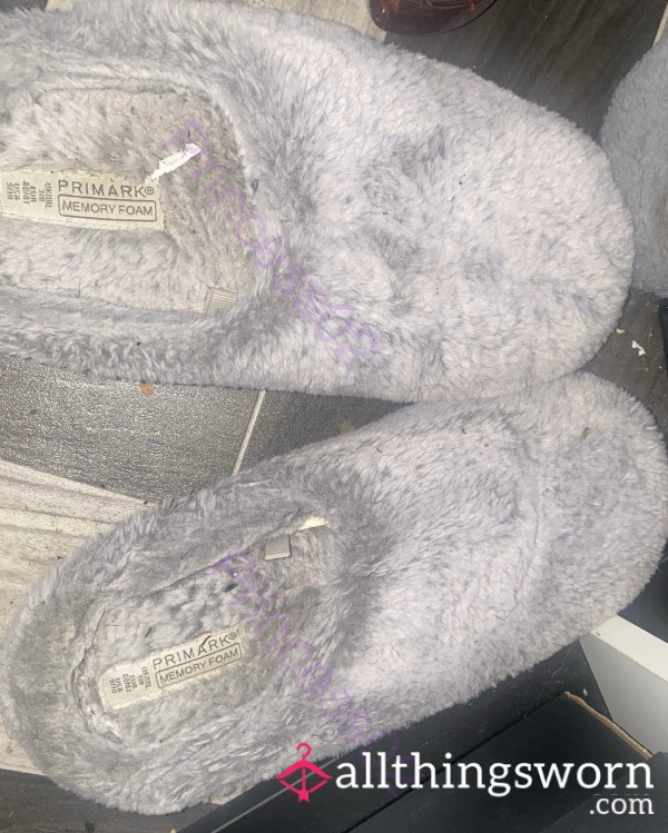 Grey Close Toe Fluffy Slippers 👣🩶