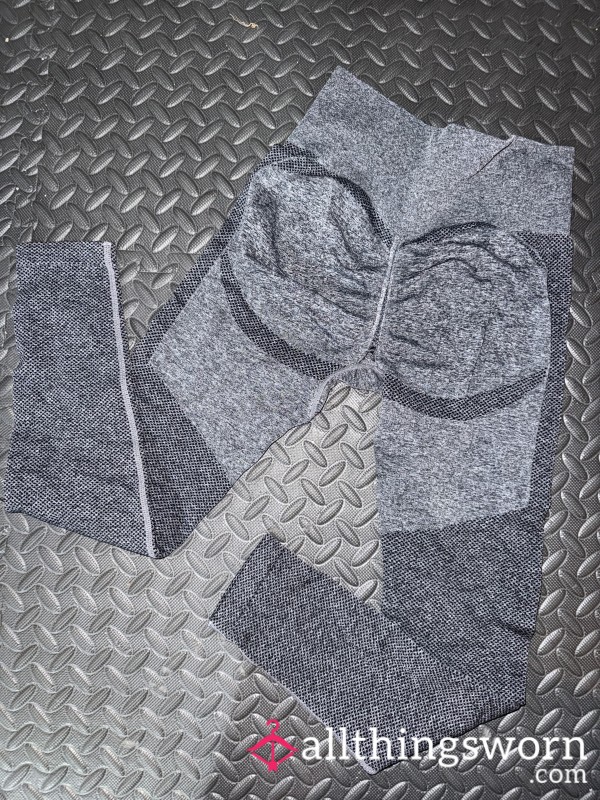 Grey Leggings With Hole In Bu*t 🖤