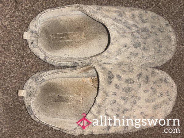 Grey Leopard Print Well Worn Slippers 🥿😈