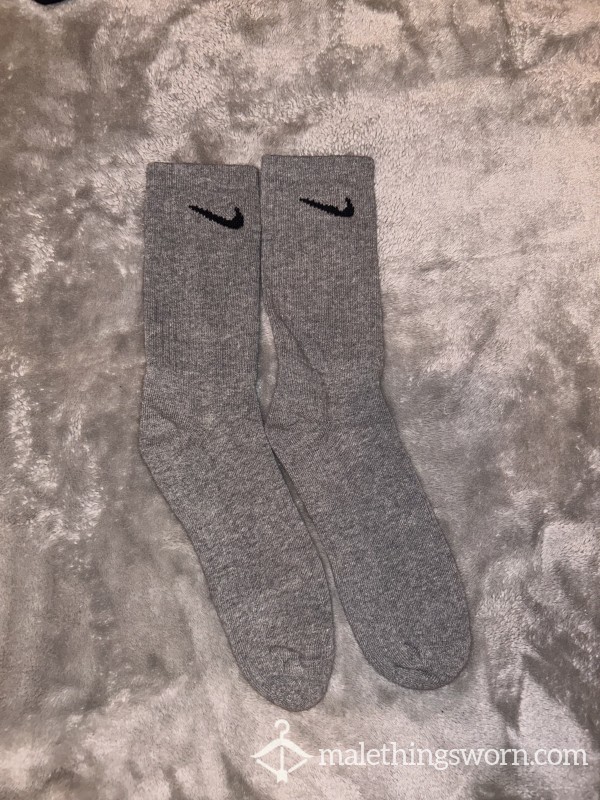 GREY NIKE SOCKS 🧦