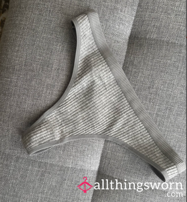 Grey S**y Sports Seamless Low Waist Threaded Triangle Shorts, Thong  灰色性感运动无痕低腰螺纹三角短裤，丁字裤