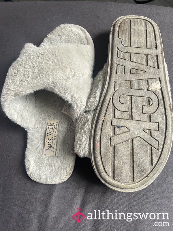 Grey Slider Slippers Size 6🎀