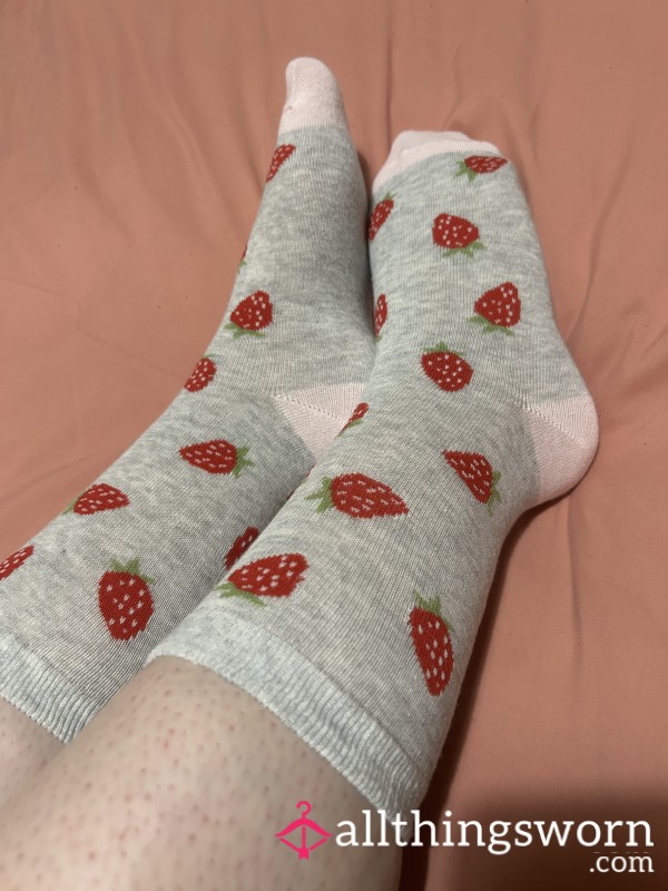 Grey Strawberry Socks 🍓