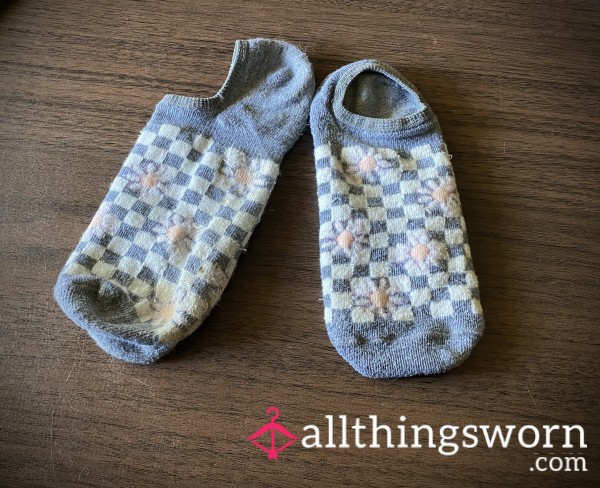 Grey & White Checkered No Show Socks