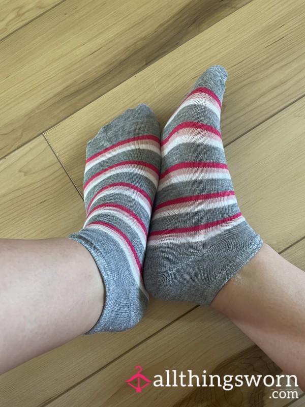 Grey With Pink Stripes Socks