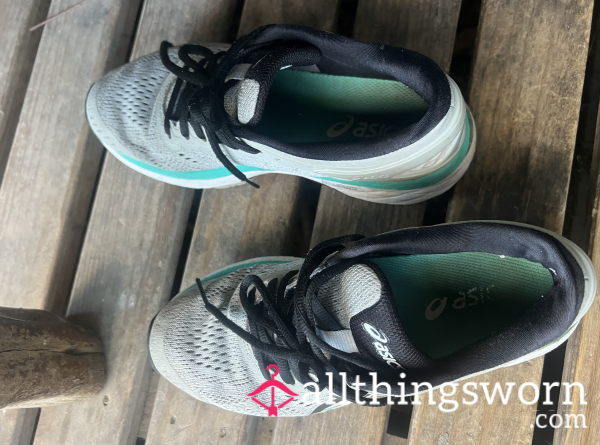 Gross Nursing Asic Sneakers