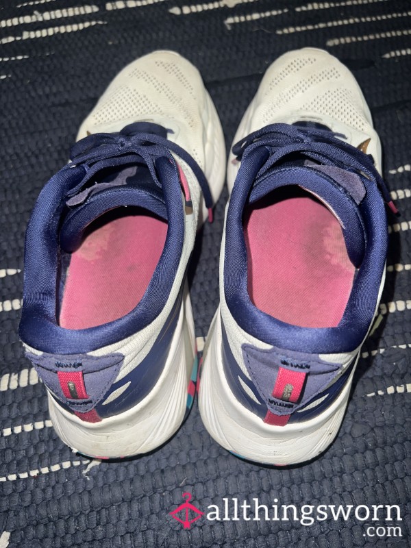 *GROSS* Well Loved Saucony Sneaks
