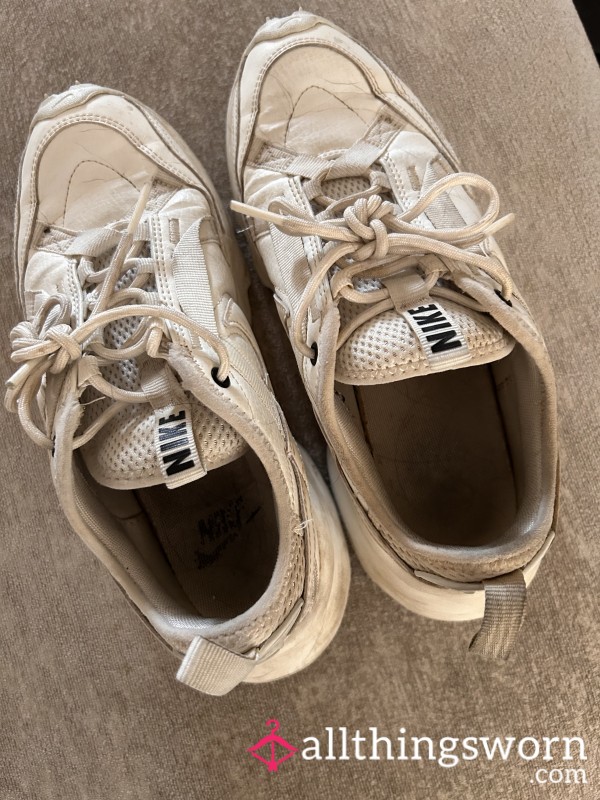 Grubby Old Dog Walking Trainers ♥️