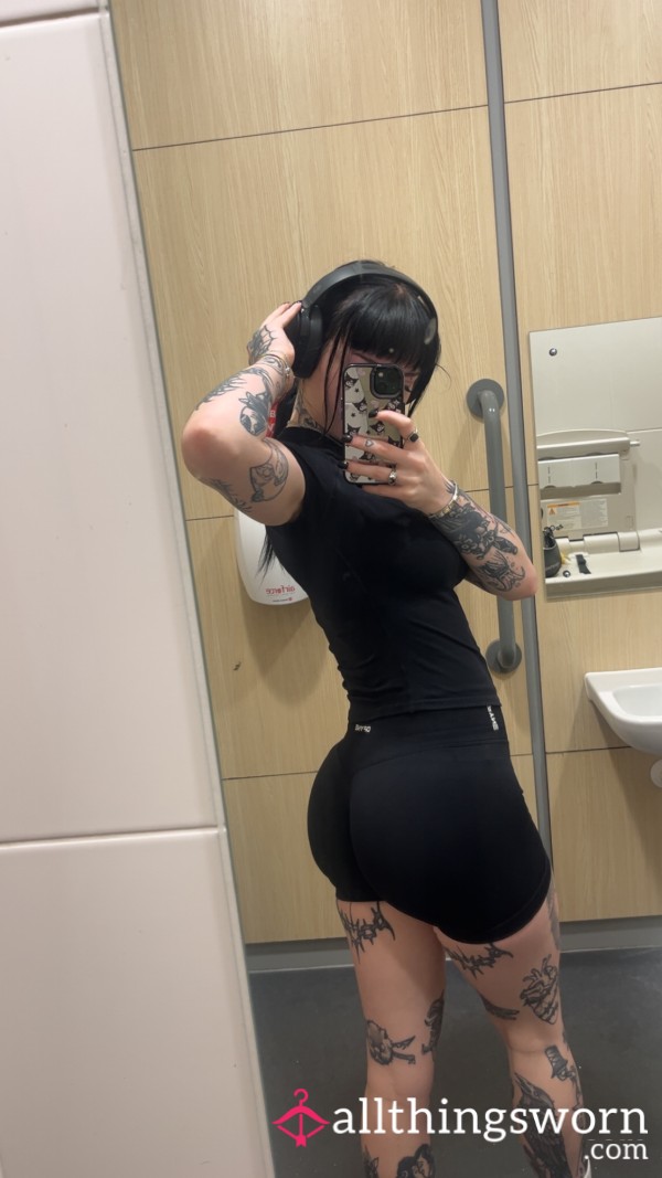Gym Bathroom Pics😈💦