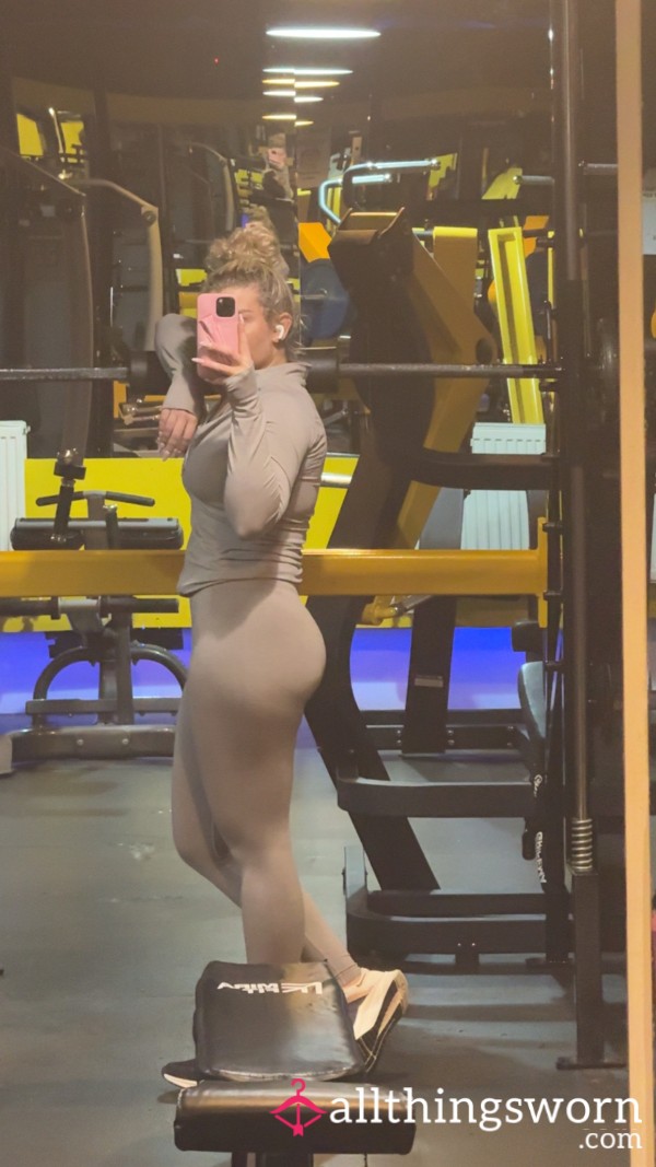 Gym Leggings And Matching Zipper Top