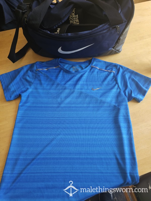 GYM TOP BLUE Well-worn