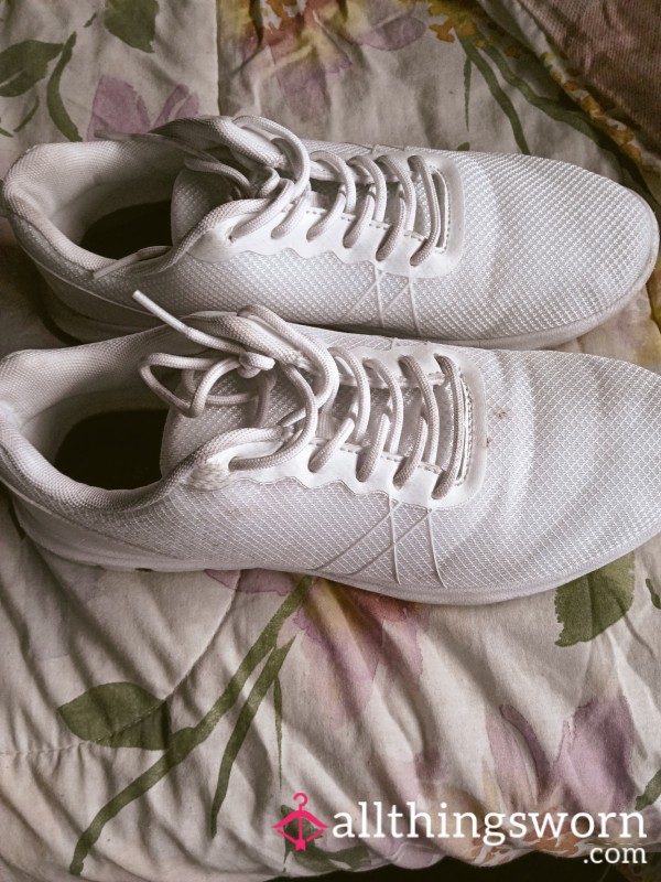 Gym Trainers Worn Without Socks. Size 10 Unbranded.