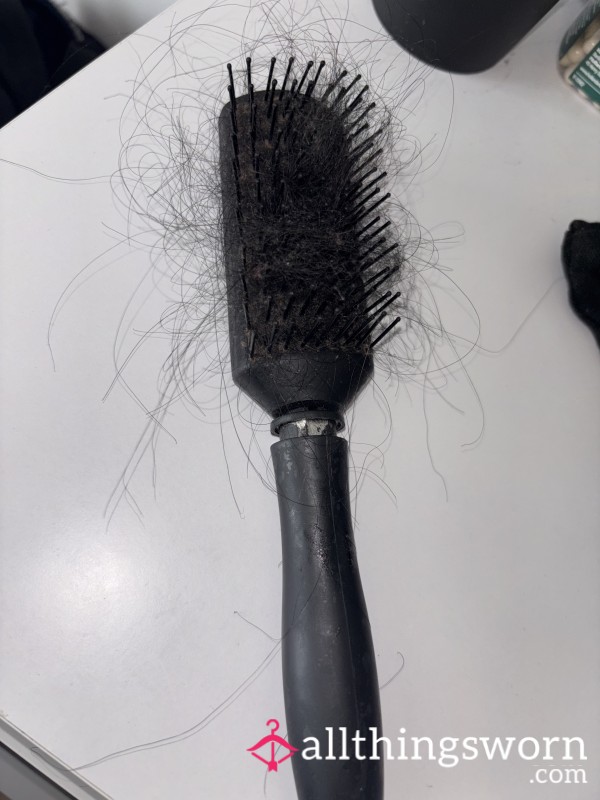 HAIRBRUSH STAINED WITH MY Pu**y JUICES