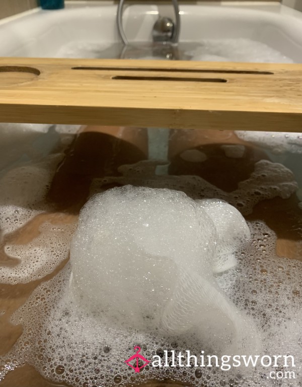 Hairy 🐈‍⬛ In The Bath