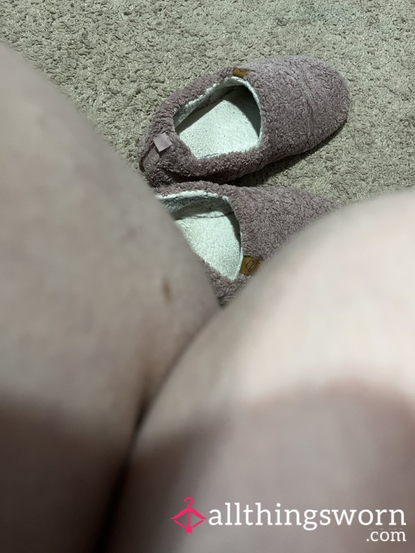 Hairy MILF Legs In & Out Of Slippers 🦵🦶 (10 Pics)