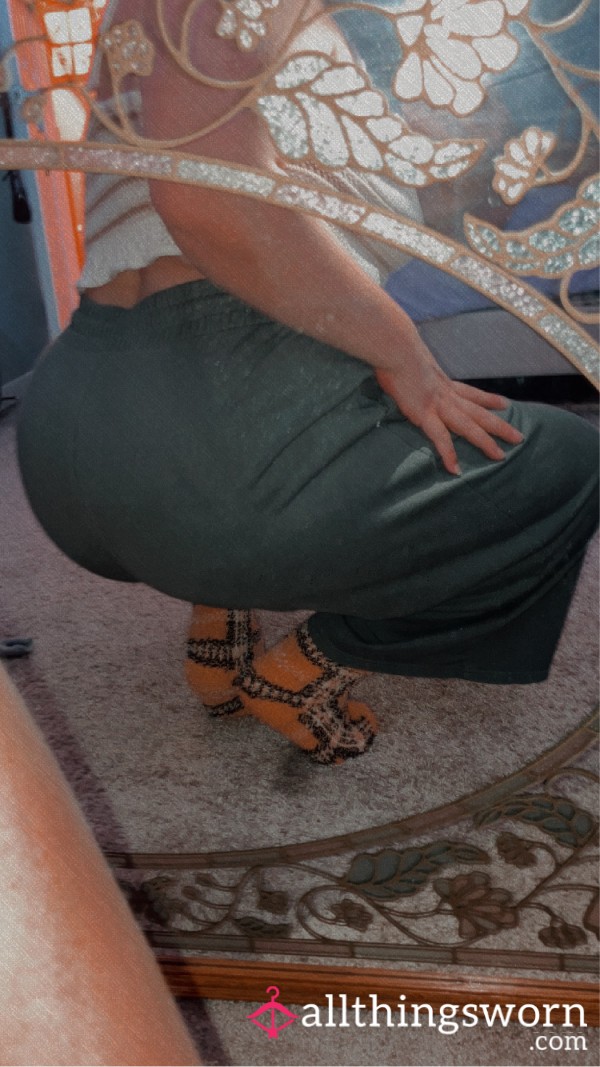 HALLOWEEN 🎃 THEMED FUZZY SOCKS