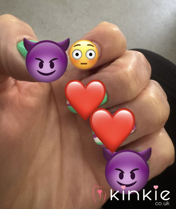 HAND FETISHISM PICS OF MY PERFECT PAINTED FINGERS 😈