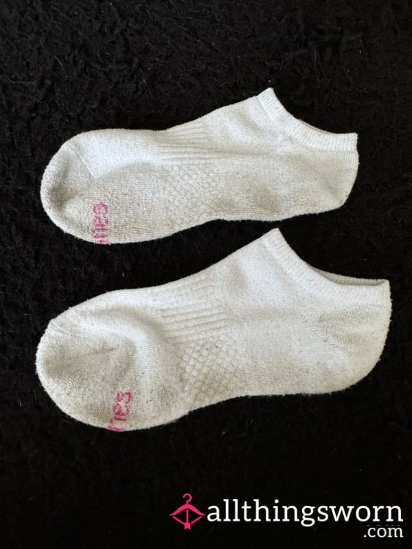 Hanes White & Pink Socks 🤍🩷