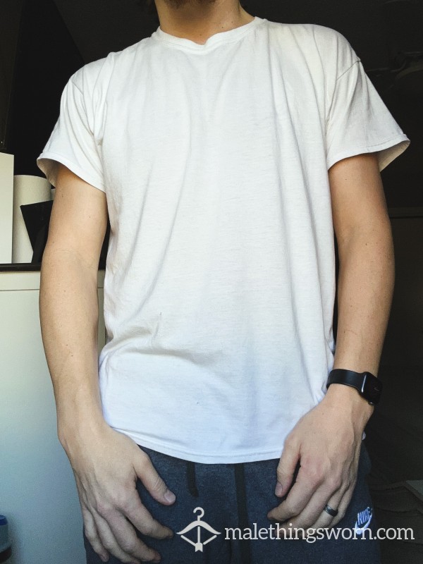 Gildan White T
