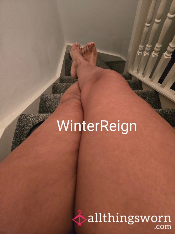 WinterReign Hanging Around Chilled Feet