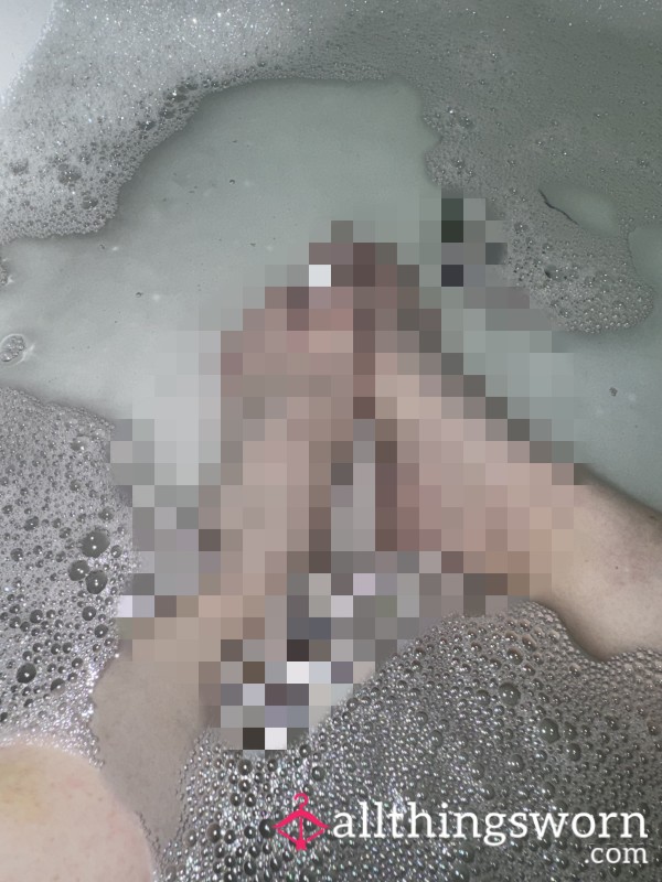 Have A Relaxing Bath With My Feet 🦶