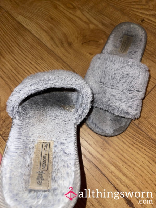 Heavily Used & Abused Daily Slippers – Straight From Kitty’s Feet 👣💦