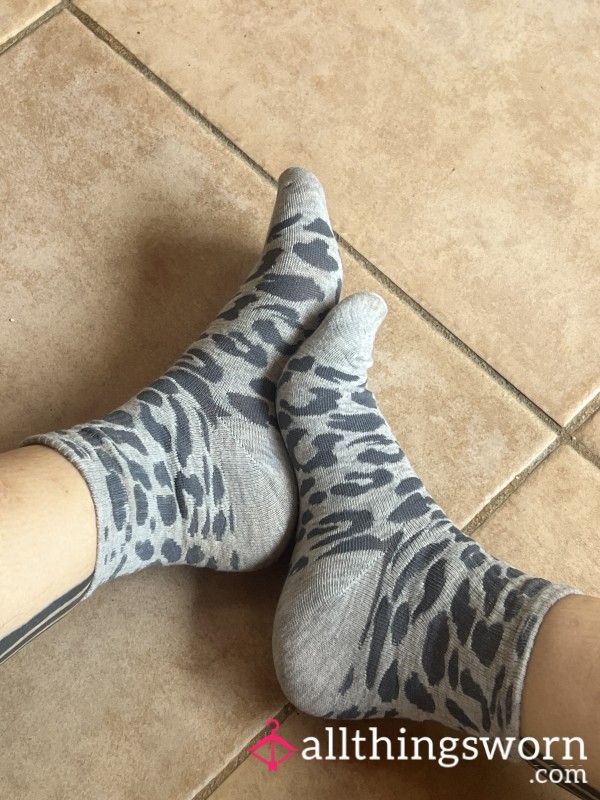 Grey Soft Leo Print Socks - Worn A Minimum Of 24h – Fresh For You After Order.